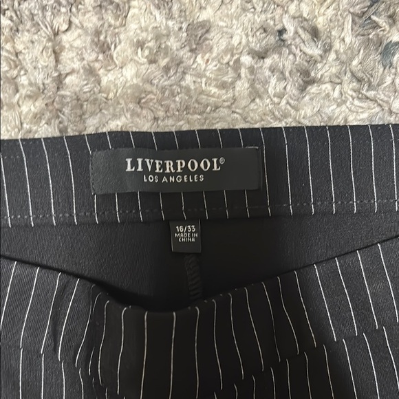 Liverpool Black Capri Pants Structured Design - Picture 2 of 9